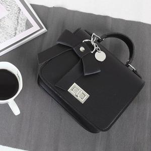 여성 귀여운 스타일 핸드백 크로스 리본 장식 -블랙