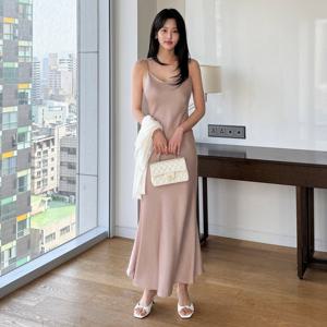 [한정수량] [모리스커밍홈] 끈조절 실키 롱 원피스_M2505OP604B