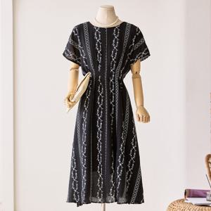 [한정수량] [커스텀에이블] 플리츠 자수 주름 원피스_T2506OP036B