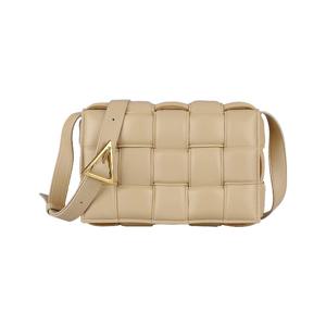 [보테가베네타] 인트레치아 패딩 카세트백 (591970 VCQR1 9776)