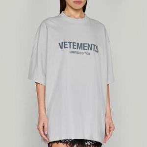 베트멍 SS 로고 리미티드 에디션 오버핏 롱 반팔티셔츠 크림 UE63TR700X