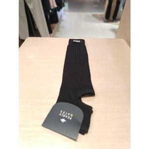 [파리게이츠] 26SS봄 여성 로고 라벨 포인트 토레스 니삭스 (521F1SC010BK)