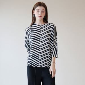 [요이츠](택가 185000원)[요이츠] 헤링본 스트라이프 플리츠 블라우스_YJ05WNPBL11