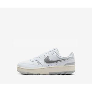 나이키 우먼 감마 포스 스타일리시 스니커즈 HQ1674 100