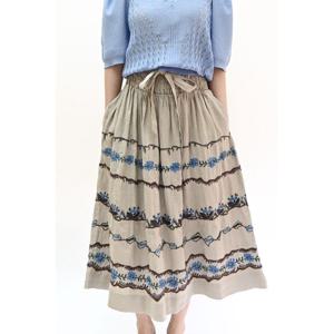 [비꼴리끄(여성)]린넨 에스닉 자수 스커트 B242WK2010