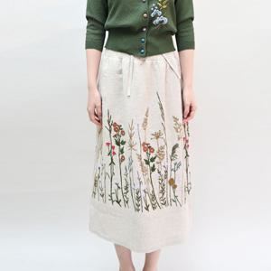 [비꼴리끄(여성)]린넨 스모킹 자수 스커트 B242WK3100