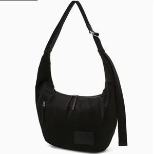 [질스튜어트] 블랙 음각로고 나일론 크로스백 JUBA6E552BK