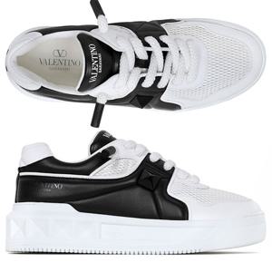 발렌티노 화이트 블랙 원 스터드 XL 로우탑 스니커즈 S0G37 WWA A01