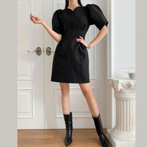 [바이어스]하트넥 퍼프 반팔 미니 셔링 핀턱 원피스 여자 코디 (