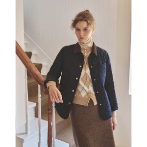 헤지스 여성 24FW 클리어런스퀼팅 네이비 체크 안감 코듀로이 배색 숏 퀼팅 점퍼 HSJU4DC91N2