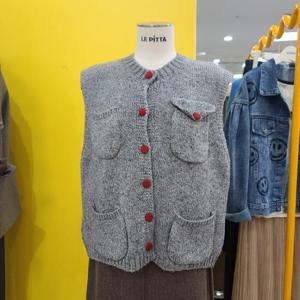 르피타 DP01 레드버튼니트조끼 L254BVTB52