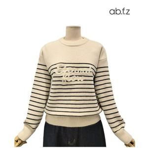 [에이비에프지]레터링 자수 포인트 스트라이프 긴팔 니트 APA1HW37A