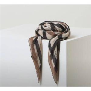 닥스 ACC [쇼핑백동봉]브라운 체크 플리츠 스카프 DCSC2E517W2 317569