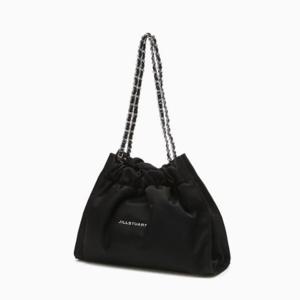 [질스튜어트] 블랙 실버 장식 리사이클 나일론 체인숄더백M  JABA4E148BK