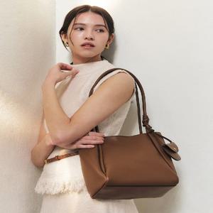 [헤지스] 데일리 다크 브라운 숄더백 (참장식SET)[HIBA5E363W3]