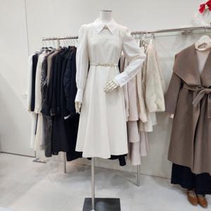 [JJ JIGOTT][JJ지고트]블라우스 배색 플레어 원피스GNAA0OP22_DG