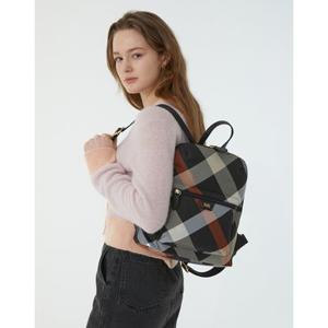 닥스 액세서리 여성 25SS 스테디셀러 블랙 체크 가죽 백팩 WCBA5E682BK