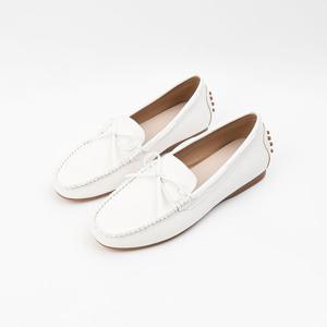 [신난다슈] 여성 로퍼 단화 1cm 플랫 구두 슬립온 발편한 쿠션 스웨이드 GDR253047 화이트