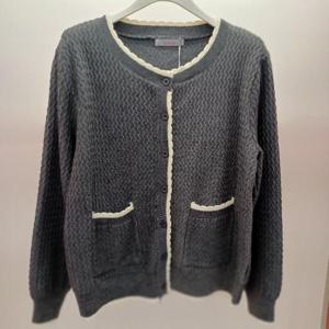 Latium HC06 잔물결 이중컬러 배색 주머니 라운드 루비 니트가디건 T2543cd04G