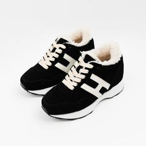 [신난다슈] 여성 스니커즈 7cm 여자 방한 털 키높이 운동화 퍼 스웨이드 통굽 MRO257253 블랙