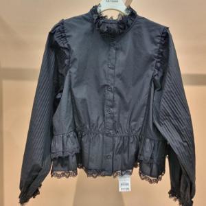 라티움 HC34 봄 레이스배색 숏짧은 면혼방블라우스 T2613Bl11