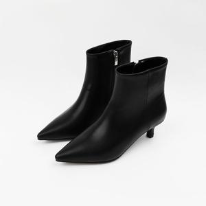[신난다슈] 여성 앵클 부츠 힐 5cm 여자 스틸레토 숏 앵글 부츠 발편한 쿠션 FL257018 블랙