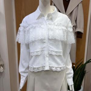 클리지 DP01 레이스 프릴 카라 블라우스 CQ3WBL06