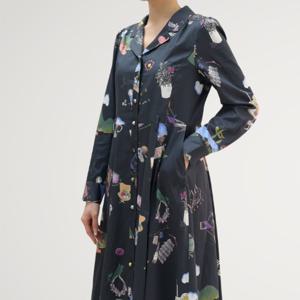 [비꼴리끄(여성)]새틴 프린트 스포츠카라 원피스 B254WO2040