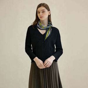 [요이츠](택가 213000원)[요이츠] 브이넥 와플 믹스 플리츠 자켓 블랙_YJ08WNPJK06