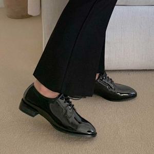 출퇴근신발 여자 옥스퍼드 로퍼 유광 구두 출근룩 데일리 신발