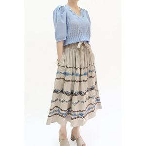 [비꼴리끄(여성)]린넨 에스닉 자수 스커트 B242WK2010
