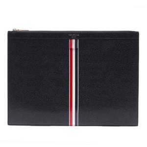 [톰브라운] 22SS 남성 삼선탭 인타르시아 스트라이프 클러치백 (MAC054A_00198_001_22S)