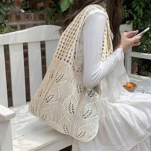 여자 비치웨어 해변가 바캉스 룩 여름 숄더 백 코디