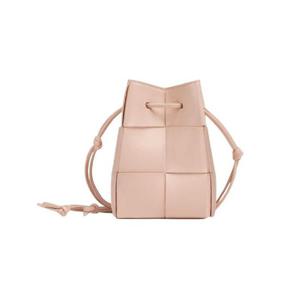 보테가 베네타 미니 레더 카세트 버킷백 로터스 680217VCQC46917