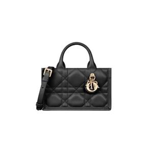디올 미니 스트랩 북 토트 매크로까나쥬 카프스킨 블랙 S5573OWHP-M900