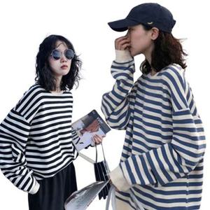 LEA-B143 스트라이프 맨투맨