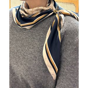 [헤지스] HISC5F630N2_여성 네이비 헤리아토 삼각링 실크 스카프 (링포함)