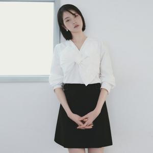 [TAG 199000원][케네스레이디] 프론트 리본타이 라운드넥 블라우스 EWBLPC0100