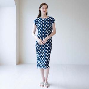 [요이츠](택가 158000원)[요이츠] 프린트 플리츠 롱 나시 원피스 네이비_YK05WRPOP01