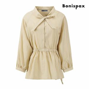 [보니스팍스] 리본넥 밴딩 페플럼 셔링 블라우스 (XQ2SH002M0)