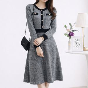 [모리스커밍홈] 진주 체크 플레어 니트 원피스_M2602OP608A