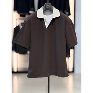 [바쏘옴므]브라운 세미오버핏 슬릿넥 카라포인트 반팔 티