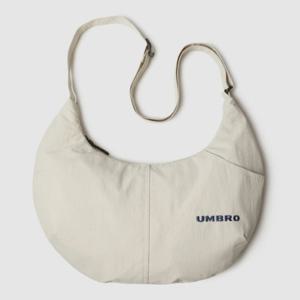 M 엄브로크로스백 NQK UQ223CBG53-OBE 데일리 문백 / OATMEAL BEIGE
