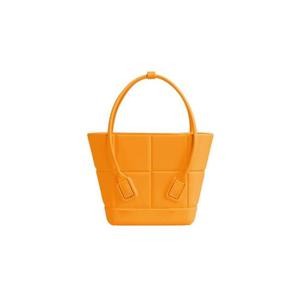 보테가 베네타 아르코 미니 러버 쇼핑백 탠저린 691194V14I07010