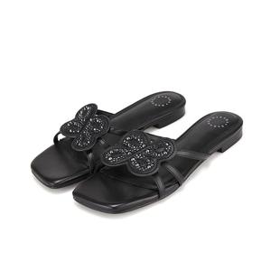 [본사운영] 바바라 양가죽 B시그니처 장식 여성 플랫 샌들 1cm_BBH331