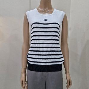 [더아이잗]더아이잗 로고 자수 슬리브리스 니트 IR5M1PO801