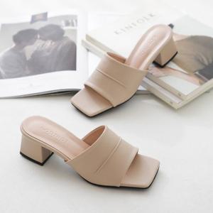 갓슈 홀리젼 토오픈 5cm 미들힐 뮬