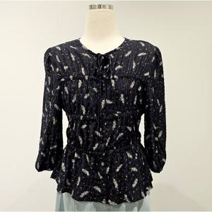 [비지트인뉴욕]셔링 플라워 패턴 칠부 블라우스 VB8LS23