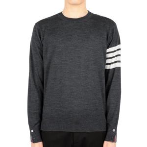 디몬트 24 S/S 톰브라운 남성 사선완장 클래식 울 니트(차콜) MKA002A Y1014 022