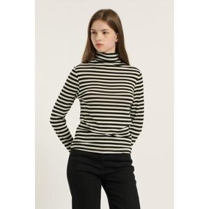 [비씨비지]하이넥 스트라이프 티셔츠 B5D9X406